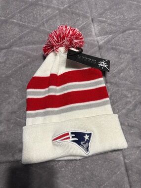 City Hunter White & Red Striped Pom Beanie with Team Patch